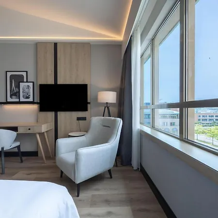 Отель Radisson Amsterdam Schiphol Airport 4*